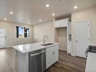 Photo #3: 9327839 Listing