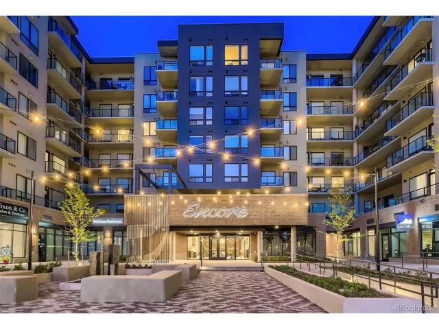 MLS: 9338000 Condo For Sale