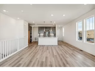 Photo #5: 9338668 Listing