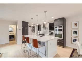 Photo #6: 9338767 Listing