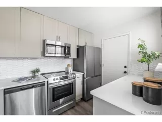 Photo #5: 9340305 Listing