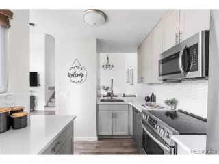 Photo #6: 9340305 Listing