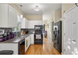 Photo #5: 9342251 Listing