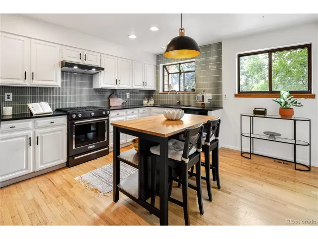 MLS: 9354468 Condo For Sale