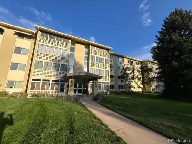 MLS: 9354999 Condo For Sale