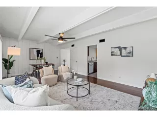 Photo #6: 9357741 Listing