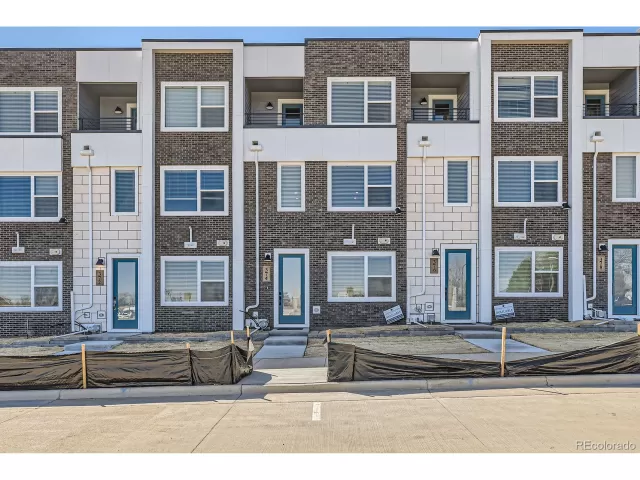 MLS: 9358625 Condo For Sale