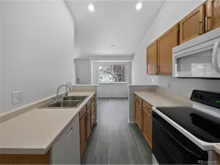 Photo #5: 9363974 Listing