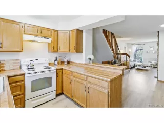 Photo #6: 9366956 Listing