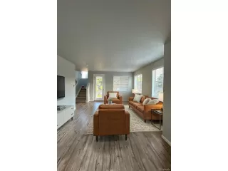 Photo #4: 9384091 Listing