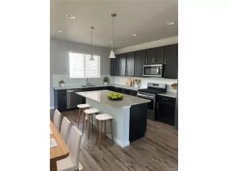 Photo #6: 9384091 Listing