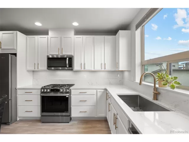 MLS: 9395266 Condo For Sale