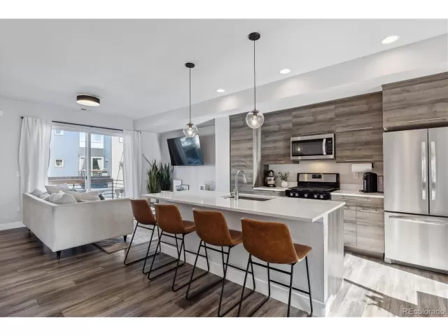 MLS: 9396439 Condo For Sale