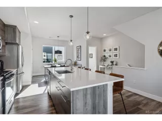 Photo #4: 9396439 Listing