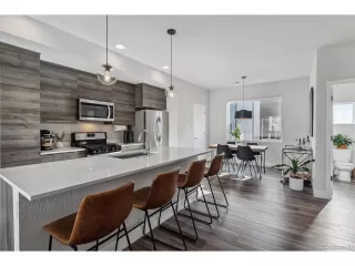 Photo #5: 9396439 Listing