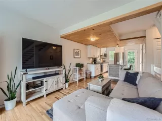 Photo #5: 9396902 Listing