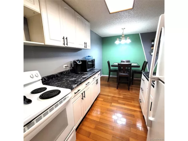 MLS: 9399666 Condo For Sale