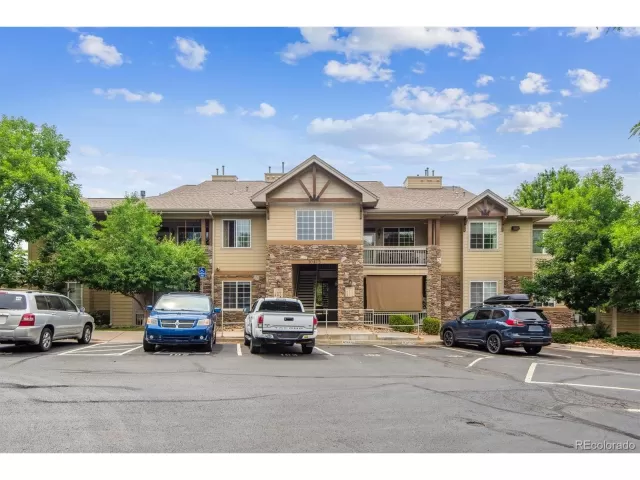 MLS: 9400779 Condo For Sale