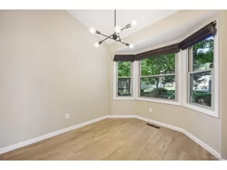 Photo #5: 9413177 Listing