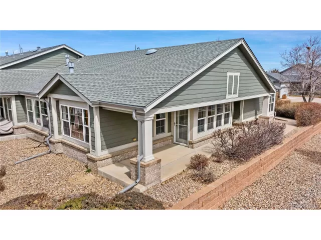 MLS: 9415975 Condo For Sale