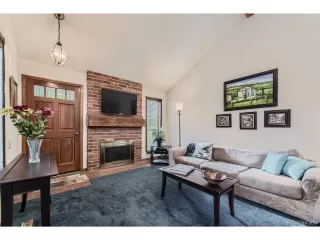 Photo #5: 9419825 Listing