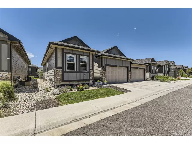 MLS: 9422484 Condo For Sale