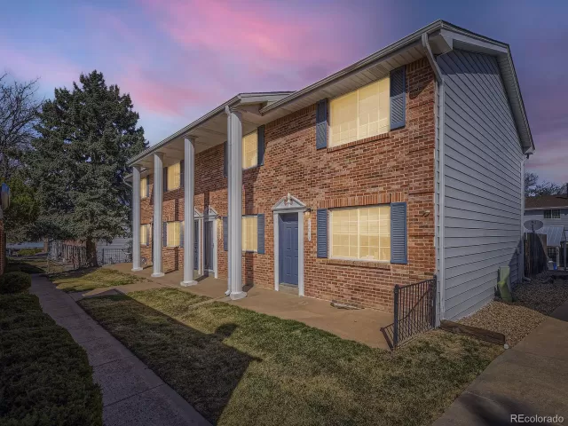 MLS: 9422613 Condo For Sale