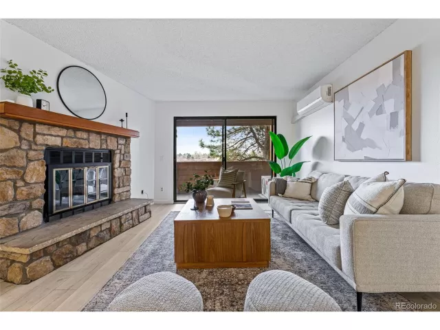 MLS: 9424534 Condo For Sale