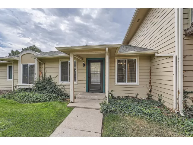 MLS: 9424671 Condo For Sale