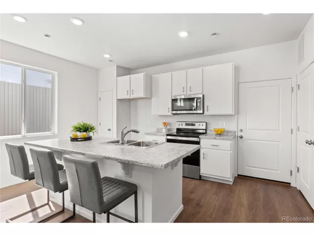 MLS: 9424990 Condo For Sale