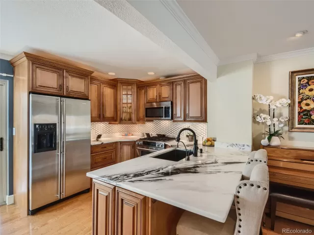 MLS: 9427082 Condo For Sale