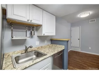 Photo #5: 9432632 Listing