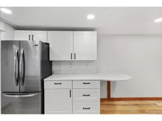 Photo #5: 9435614 Listing