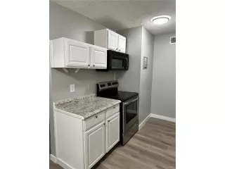 Photo #5: 9438278 Listing