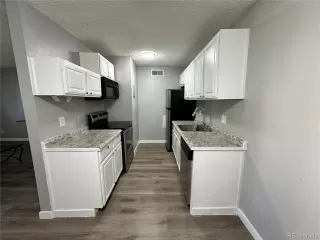 Photo #6: 9438278 Listing