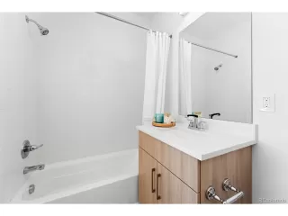 Photo #6: 9438916 Listing