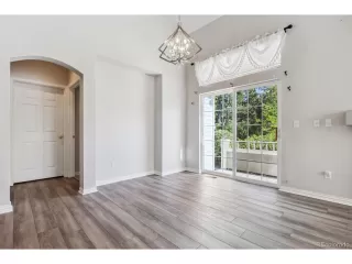 Photo #5: 9449060 Listing