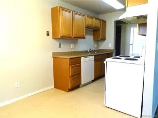 Photo #5: 9449530 Listing