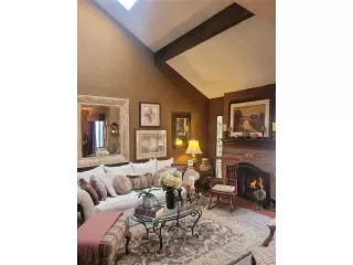 Photo #6: 9452230 Listing