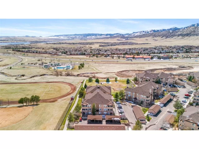 MLS: 9453572 Condo For Sale