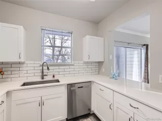 Photo #4: 9460679 Listing