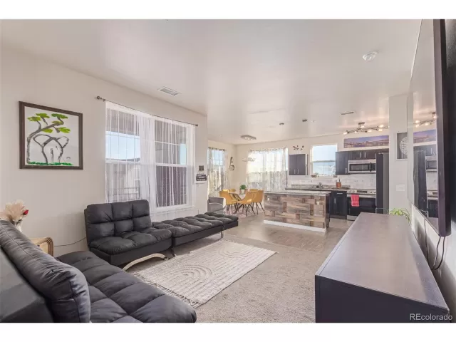 MLS: 9464425 Condo For Sale