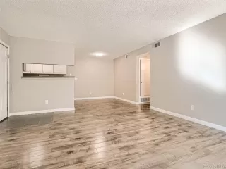 Photo #5: 9470567 Listing