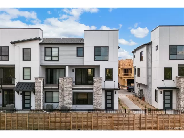 MLS: 9470920 Condo For Sale