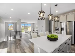 Photo #5: 9470920 Listing