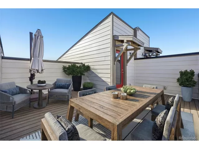 MLS: 9479114 Condo For Sale