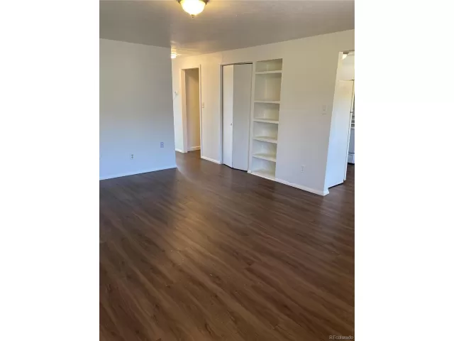 MLS: 9483913 Condo For Sale