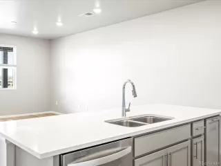 Photo #5: 9486071 Listing