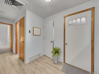 Photo #6: 9489531 Listing