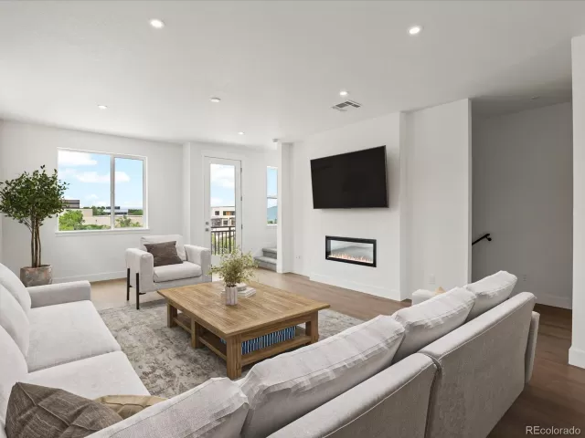 MLS: 9494994 Condo For Sale